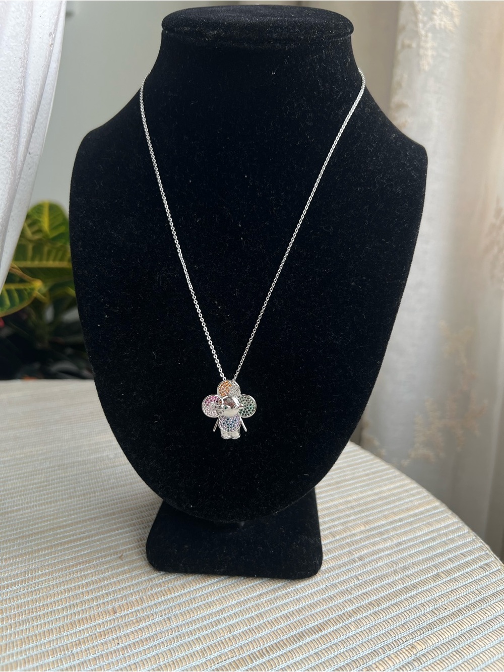 🩷- Multicolor pavé Crystal Flower face pendant  Necklace